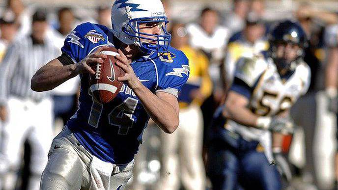 Experts Warn Against Super Bowl Parties, Urge People to Enjoy the Game at Home