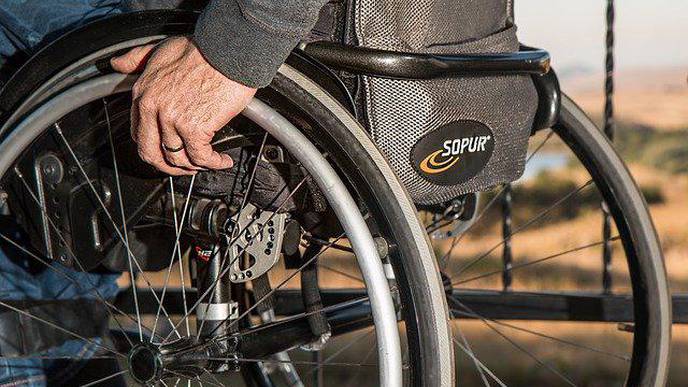 Renal Function Decline Associated with Increased Dementia Risk