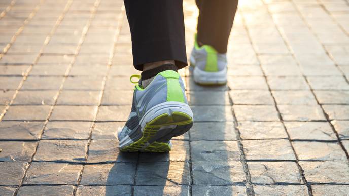 Sturdy Supportive Shoes Better Than Flat Flexible Shoes for Managing Knee Pain