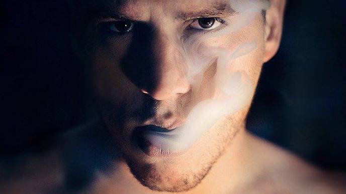Smoking Associated with Increased Risk of COVID-19 Symptoms