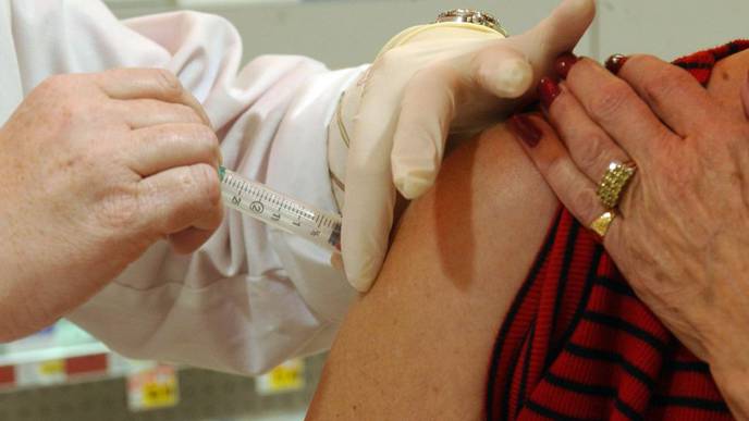 High-Dose Flu Shot May Not Carry Extra Benefit for Heart Patients