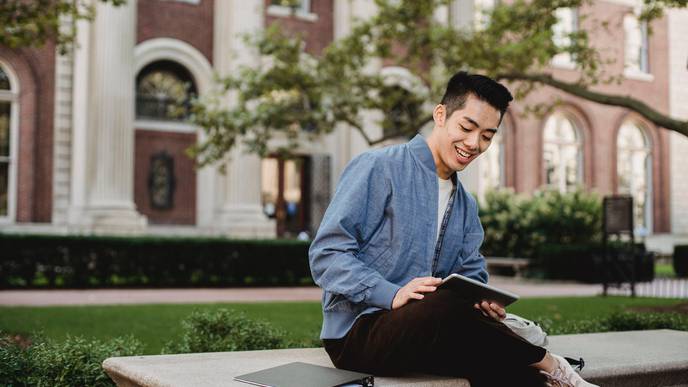 Pivotal Vision Study Sheds Positive Light on the Benefits of Reading Outdoors